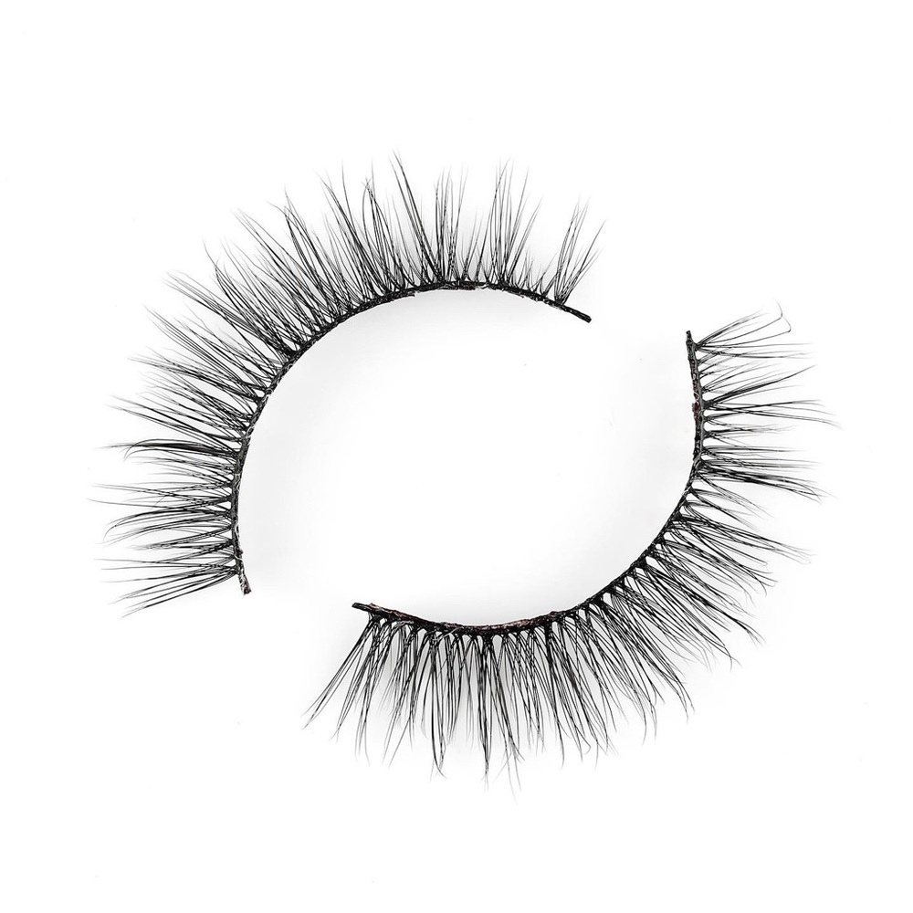 Lashes - Picture 7 of 8